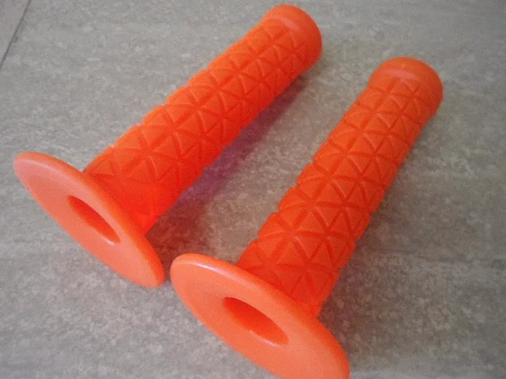 BICYCLE GRIPS ORANGE DIAMOND TRIANGLE KIDS FIXIE BMX CRUISER BMX LOWRIDER MTB